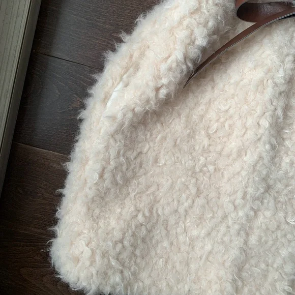 Los Angeles Barcelona ‘ARUM’ Sleeveless Jacket - Picture 7 of 16